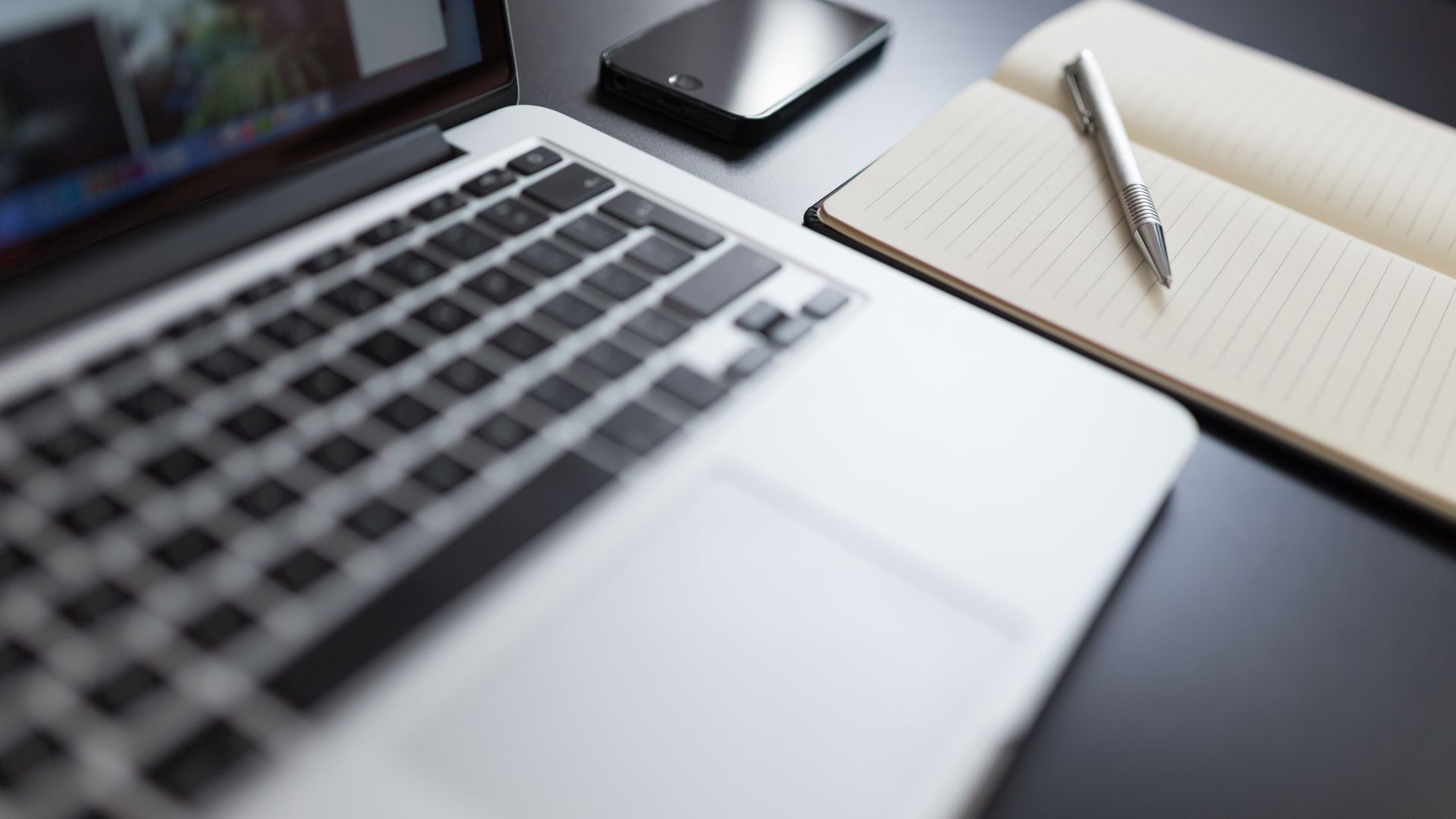 Atelier Beauréale - Agence de Design - Agence Graphique - Logo - Logotype - identité visuelle - Charte graphique - Création graphique - Site web - Site vitrine - Site e-commerce - web - Site sur mesure - meilleur graphiste - web-designer - Direction artistique - Création de logo - créer son logo