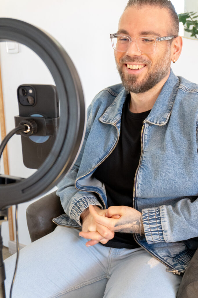 Atelier Beauréale - Agence de Design - Agence Graphique - Logo - Logotype - identité visuelle - Charte graphique - Création graphique - Site web - Site vitrine - Site e-commerce - web - Site sur mesure - meilleur graphiste - web-designer - Direction artistique - Création de logo - créer son logo